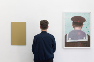 Installation view, Carsten Becker in front of his work, Fatamorgana Galerie, Berlin, 2019