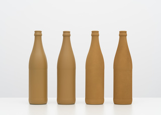 Vier Flaschen in Vichyform (Gelbbraun), 2021/23